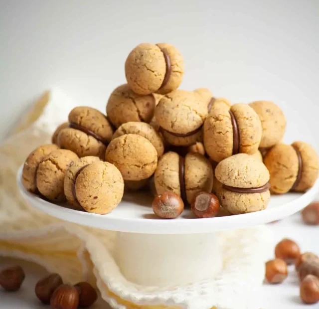 Italian Cookies (Baci di Dama)