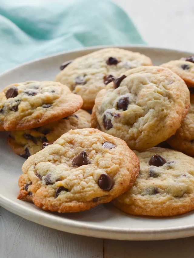 BEST CHOCOLATE CHIP COOKIES