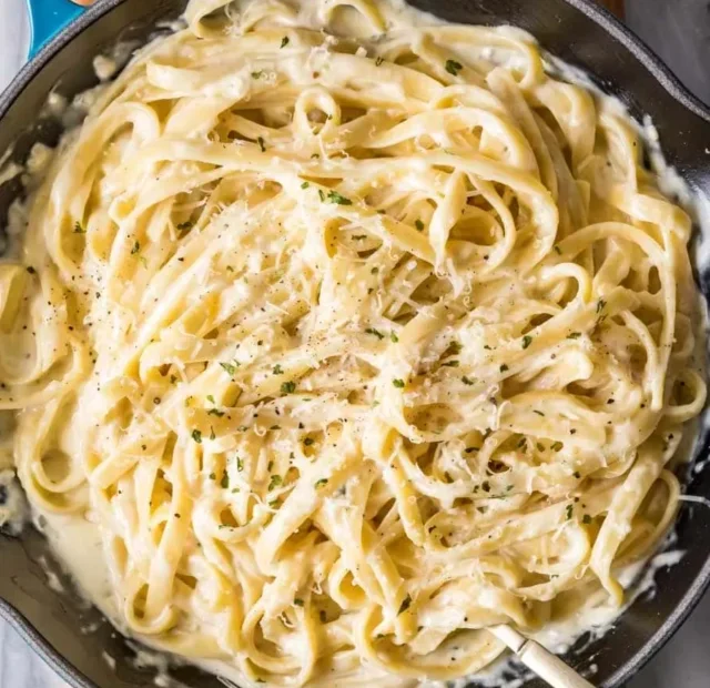 FETTUCCINE ALFREDO