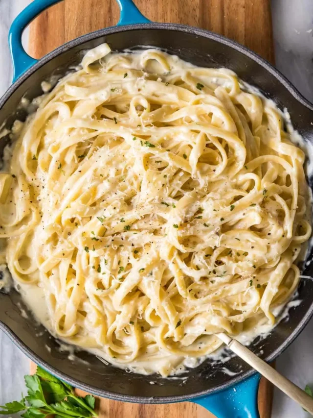 FETTUCCINE ALFREDO