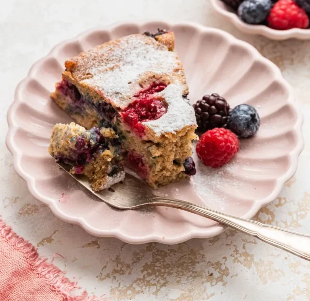 Easy Berry Cake Recipe