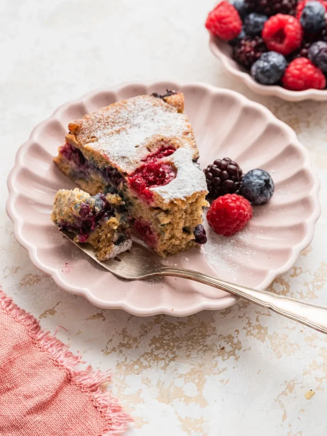 Easy Berry Cake Recipe