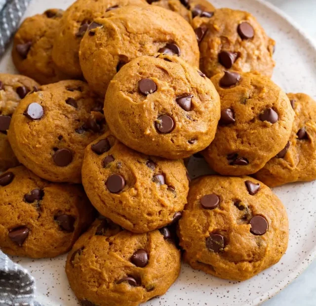 PUMPKIN CHOCOLATE CHIP COOKIES