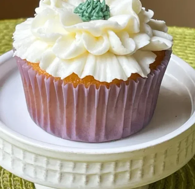 Easy and Delicious Hydrangea Cupcakes