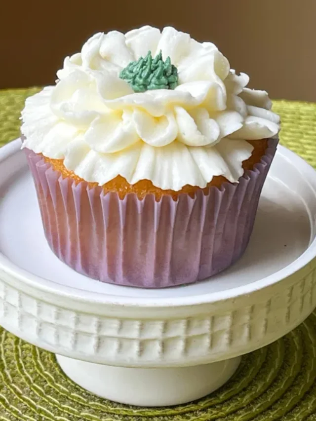 Easy and Delicious Hydrangea Cupcakes